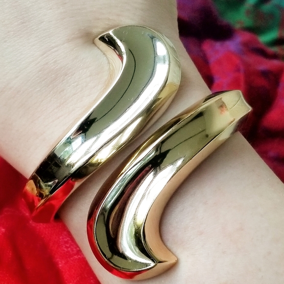 Trifari Jewelry Vintage Crown Trifari Bypass Bracelet Clamper Gold Tone Spring Hinge Poshmark